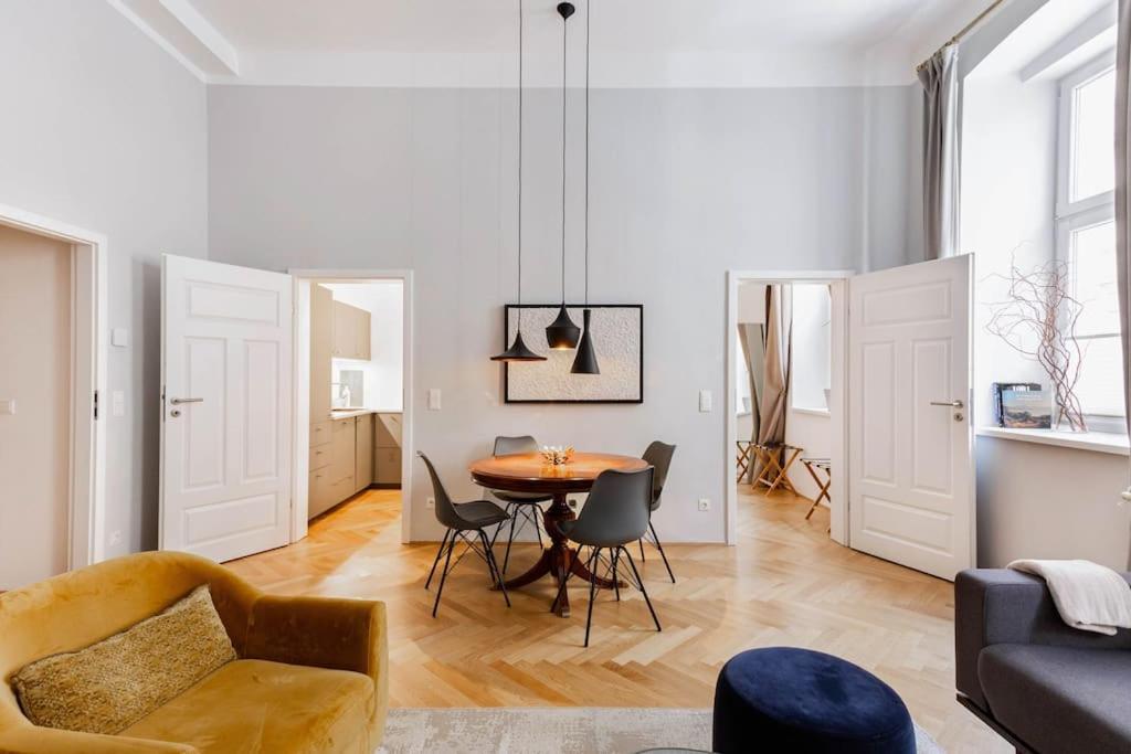 Center Apt In Best Area Near Park & Danube 20'To Airport Apartamento Viena Exterior foto
